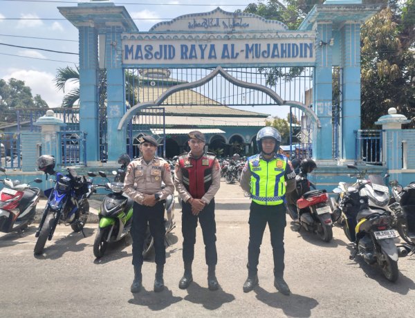 Beri Rasa Aman Umat Islam Saat Ibadah, Sat Lantas dan Samapta Polres Belu Amankan Sholat Jumat di Dua Masjid Besar Atambua