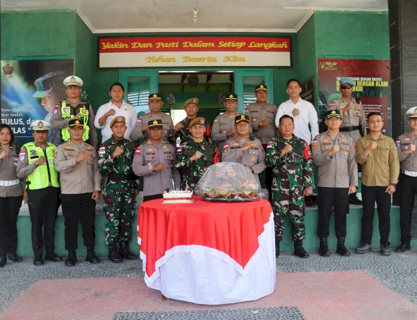 Jaga Terus Sinergitas dan Soliditas di Tapal Batas, Kapolres Belu bersama Jajaran Datangi Sejumlah Markas TNI Beri Kejutan di HUT TNI ke 81