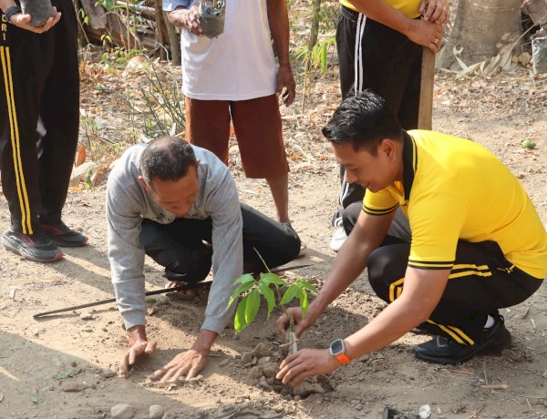 Dari Kerja Bakti Hingga Tanam Anakan Pohon, Polres Belu dan Jajaran Serentak Gelar Aksi Green Policing, Wujudkan Ruang Pubik yang Hijau dan Bersih