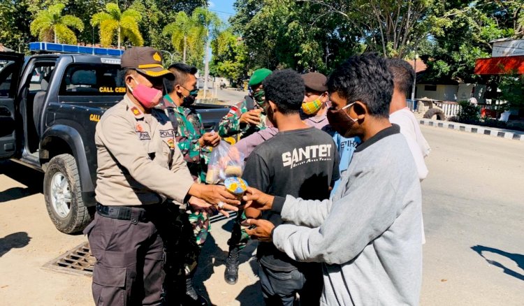 Tingkatkan Imun Tubuh Guna Cegah Covid-19, Polres Belu Turun Bagikan Bubur Kacang Hijau untuk Masyarakat