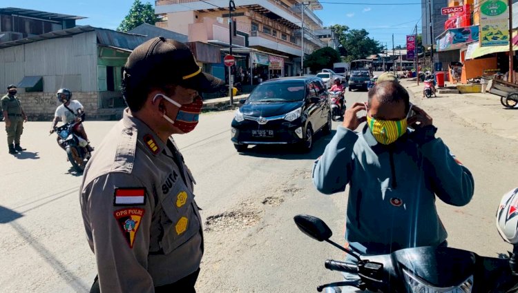 Perang Melawan Covid-19, Satgas Aman Nusa II Polres Belu Bareng Instansi Terkait Tertibkan Penggunaan Masker di Tempat Umum