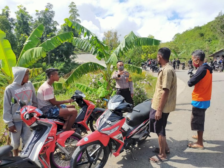 Sambang ke Desa Binaannya, BRIGPOL Junedi Imbau Warga Patuhi Maklumat Kapolri dan Protokol Kesehatan Cegah Covid-19