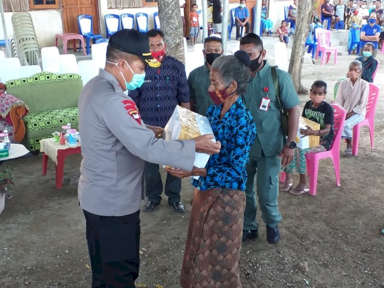 Turun ke Perbatasan RI-RDTL, Kapolda NTT Salurkan Bantuan Sosial untuk Warga Terdampak Covid-19