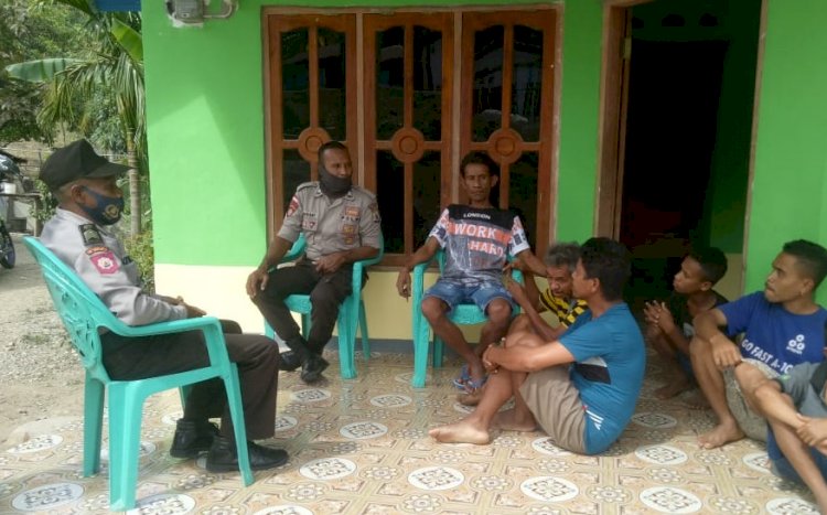Sambang Dialogis, Anggota Polsek Lasiolat Ajak Warga Jaga Kamtibmas dan Patuhi Protokol Kesehatan Covid-19