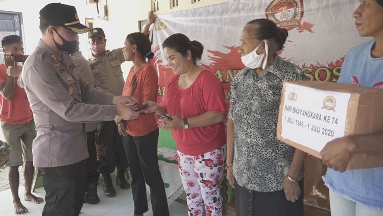 Puncak Baksos Hari Bhayangkara Ke-74, Polres Belu Salurkan Sembako Hingga Masker Gratis untuk Masyarakat Terdampak Covid-19