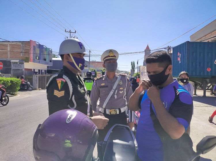 Ops Patuh 2020, Sat Lantas Bareng Subden POM Gelar Razia dan Bagi Masker Gratis untuk Masyarakat