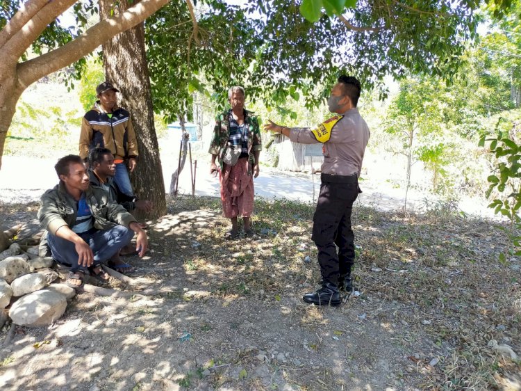 Temui Masyarakat Saat Patroli, Bhabinkamtibmas Polsek Lamaknen Ungkap Alasan  Pentingnya Protokol Kesehatan di Tengah Covid-19