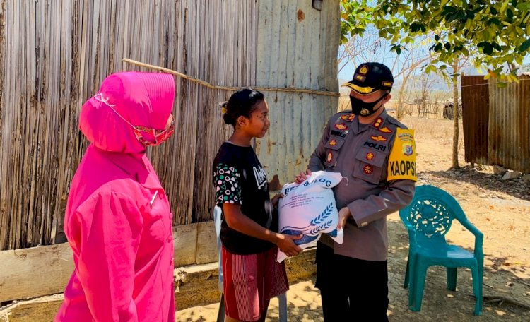 Baksos Berlanjut, Polres Belu dan Bhayangkari Salurkan Setengah Ton Beras dan Paket Sembako untuk Warga Tidak Mampu