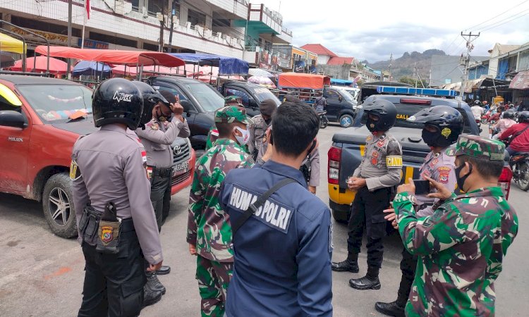 Tunjukkan Sinergitas, TNI Polri di Belu Kompak Gelar Patroli Gabungan Cegah Penyebaran Covid-19