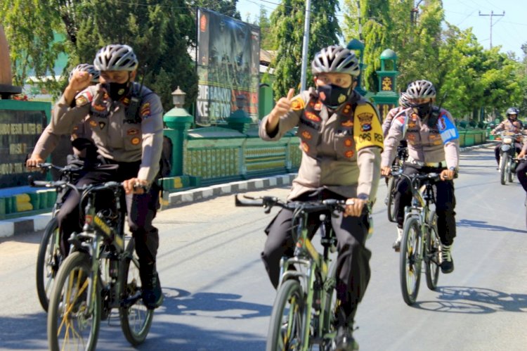 Ini Dia Video Patroli Sepeda Ala Kapolres Belu,Sisir Kota Atambua Bawa Pesan Prokes untuk Masyarakat