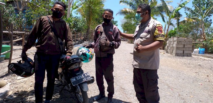 Bhabinkamtibmas Kabuna Ajak Warga Salala Hindari Covid-19 dengan Pakai Masker dan Jaga Kesehatan