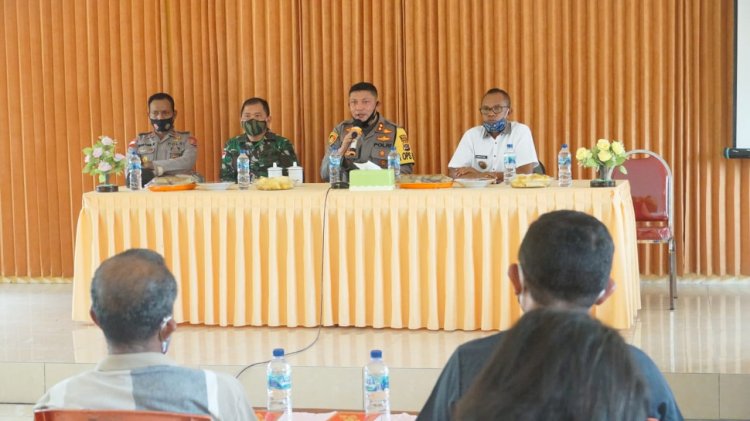 Silaturahmi dengan Para Tokoh di Naitimu, Kapolres Belu Minta Warga Jangan Mudah Terhasut Berita Hoax