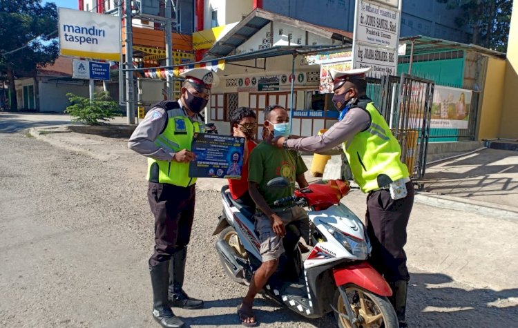 Hari ke 6 Ops Zebra 2020, Sat Lantas Polres Belu Bagi Masker Gratis untuk Pengendara