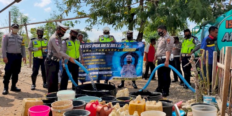 Operasi Zebra Turangga 2020, Sat Lantas Polres Belu Salurkan Air Bersih untuk Warga Terdampak Kekeringan