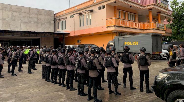 Jamin Keamanan, 2/3 Kekuatan Polres Belu dan Satu Kompi Personil BKO Turun Amankan Pleno Pilkada Tingkat Kabupaten