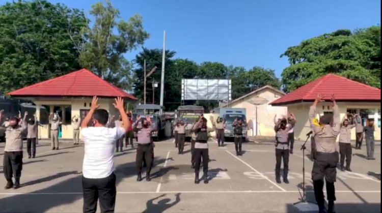 Terapkan Gaya Hidup Sehat di Tengah Covid-19, Personil Polres Belu Rutin Lakukan Senam AW S3, Simak Videonya