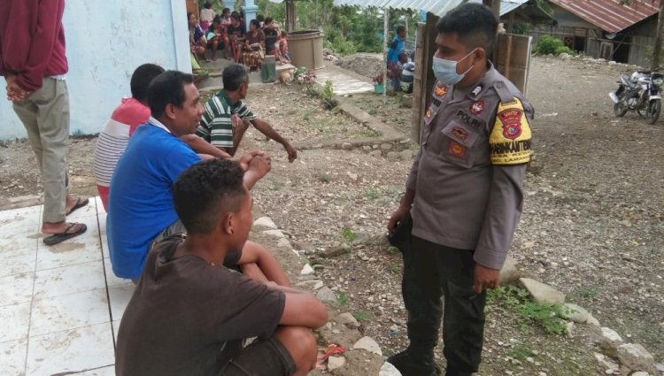 Covid-19 Belum Mereda, Bhabinkamtibmas desa Kewar Imbau Masyarakat Pakai Masker dan Jaga Jarak