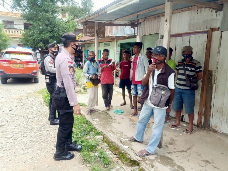 Sentuh Warga di Tempat Keramaian, Sat Samapta Polres Belu Sampaikan Langkah Efektif Cegah Penularan Virus Corona
