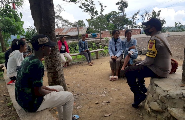 Turun ke Desa Nualain, BRIGPOL Lijon Minta Warga Disiplin 5 M di Tengah Pandemi Covid-19