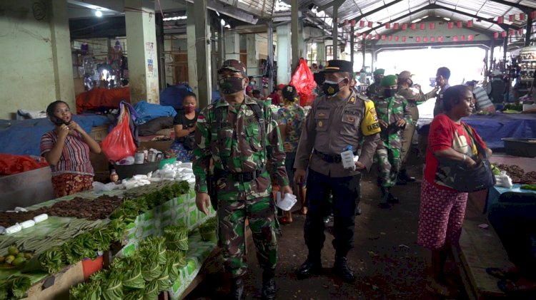 Simak Video, Sinergitas TNI Polri dan Sat Pol PP di Belu, Bagi Ribuan Masker Hingga Semprot Disinfektan Cegah Covid-19