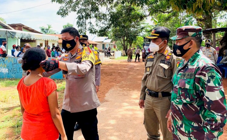 Kunjungan ke Kampung Tangguh, Simak Video Kapolres Belu Sosialisasi PPKM dan Bagi Masker untuk Masyarakat