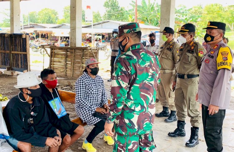 Kampanyekan PPKM Mikro, Polres Belu dan Instansi Terkait Sosialisasi Prokes dan Bagi Masker di Dua Pasar Tradisional