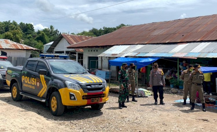 Dukung PPKM, Simak Video Polres Belu Bareng Inskait Sosialisasi Prokes Sembari Bagi Masker untuk Warga Lolowa