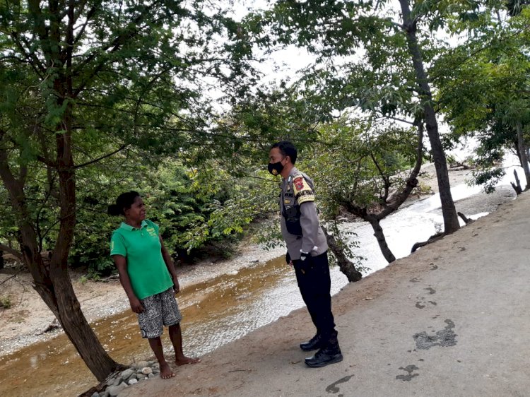 Turun di Dusun Abat, Bhabinkamtibmas Jenilu Minta Warga Jangan Anggap Remeh Covid-19