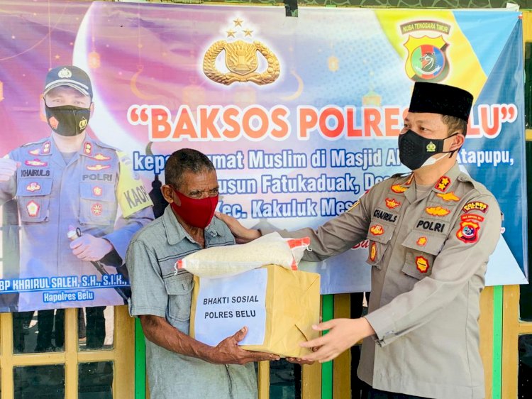 Safari Ramadhan, Kapolres Belu Salurkan Paket Sembako Untuk Warga Muslim di Desa Jenilu