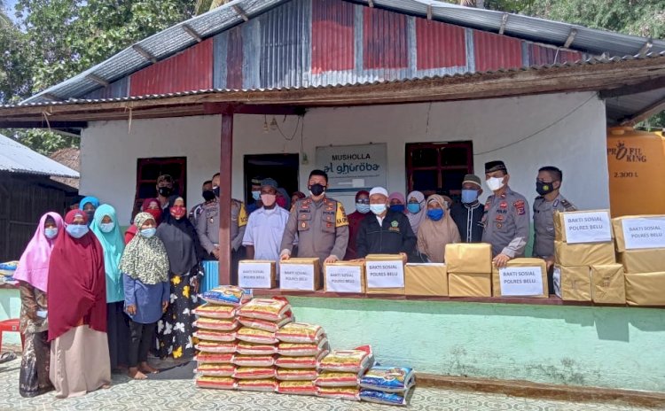 Berkah Ramadhan, Puluhan Kaum Dhuafa dan Mualaf di Sukabitetek Terima Paket Sembako dari Kapolres Belu