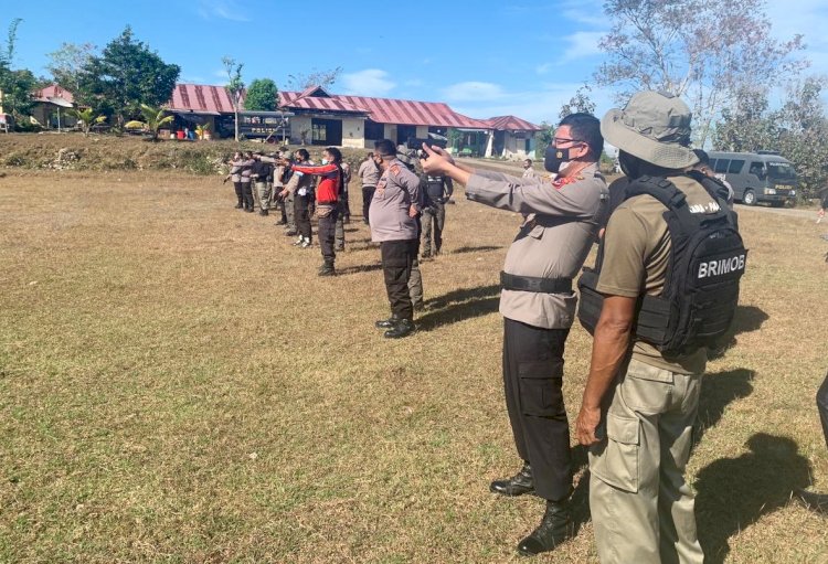 Asah Kemampuan, Kapolres Belu Bareng Anggota Gelar Latihan Menembak di Mako Brimob