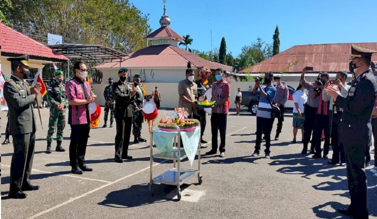 Muncul dengan Marching Band TNI, Bupati Belu Bersama Forkompinda Beri Kejutan Manis di Puncak Hari Bhayangkara ke 75