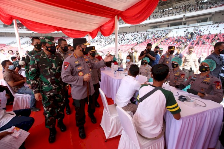 Panglima TNI dan Kapolri Tinjau Vaksinasi Massal di SUGBK