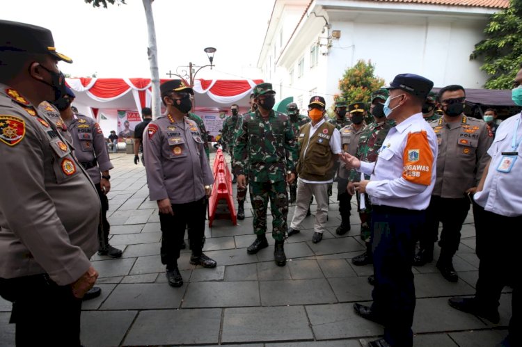 Gelar Vaksinasi Massal di Kota Tua, TNI-Polri Targetkan 2.000 Orang per Hari