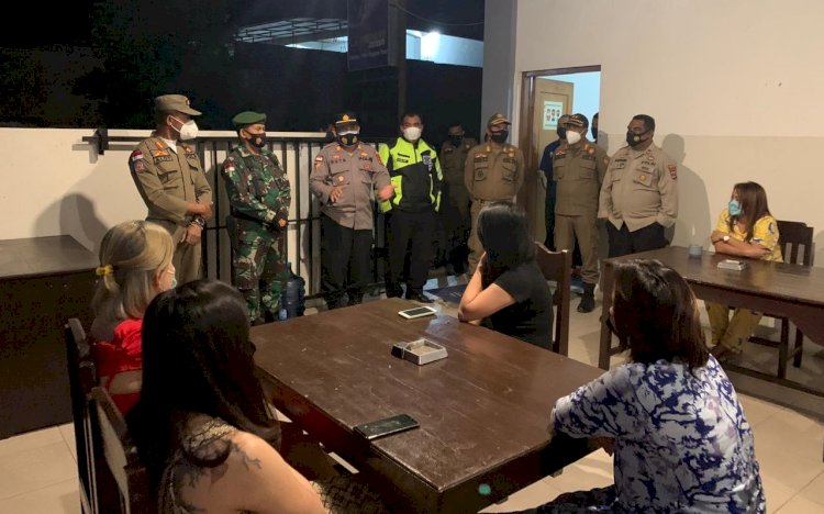 Perketat Prokes di Masa PPKM, Polres Belu Bersama TNI dan Sat Pol PP Gelar KRYD di Rumah Makan hingga Tempat hiburan