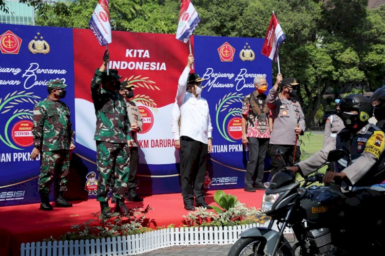 TNI-Polri Distribusikan 30.000 Paket Sembako untuk Warga Solo