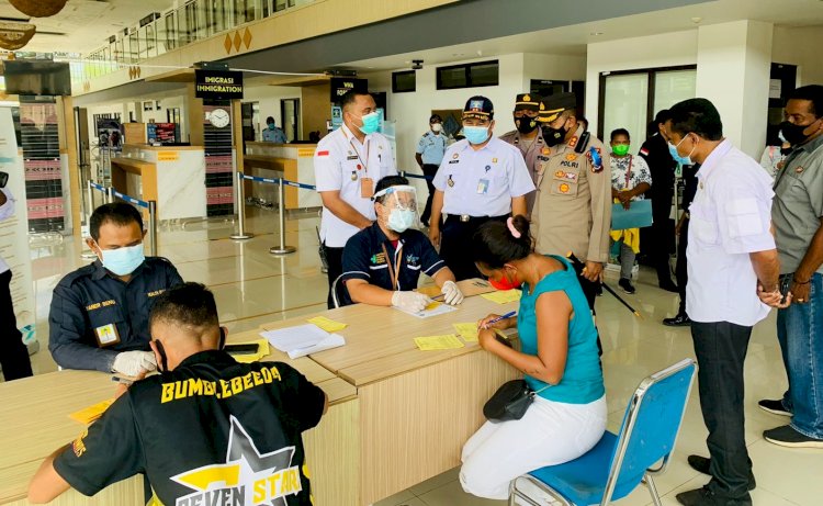 Bareng Kepala Imigrasi, Kapolres Belu Tinjau Aktivitas Lintas Batas di PLBN Motaain