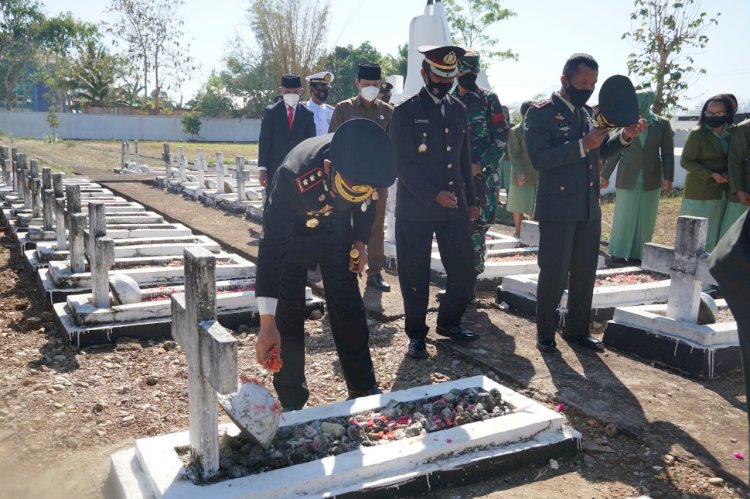 Peringatan HUT TNI ke 76, Kapolres Belu Hadiri Ziarah Nasional  di TMP Seroja Haliwen