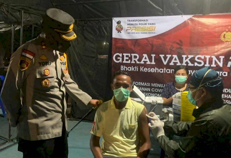 Buka Gerai Vaksinasi di Malam Hari, Kapolres Belu Apresiasi Animo Masyarakat Ikut Vaksin Cukup Tinggi