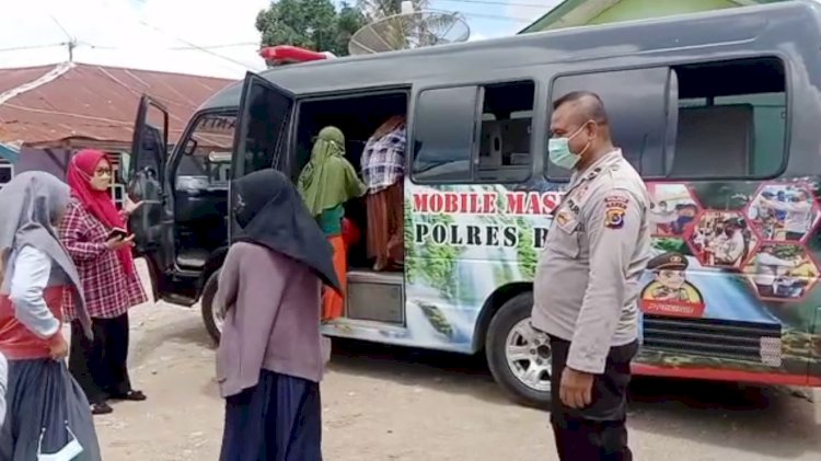 Pakai Mobile Masker, Polres Belu Beri Layanan Antar Jemput Anak Panti Asuhan untuk Vaksinasi