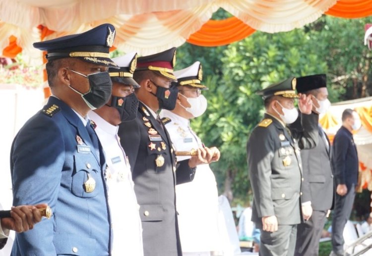 Peringatan Hari Pahlawan Tahun 2021, Kapolres Belu Hadiri Upacara di Kantor Bupati Hingga Ziarah ke TMP Seroja Haliwen