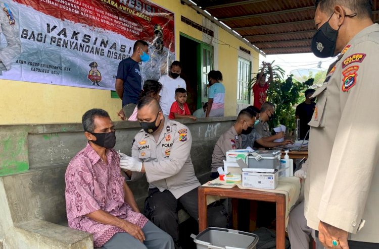 Kembali Jemput Bola, Gerai Vaksin Presisi Polres Belu Layani Vaksinasi Dosis Kedua Bagi Penyandang Difabel dan Warga Kuneru