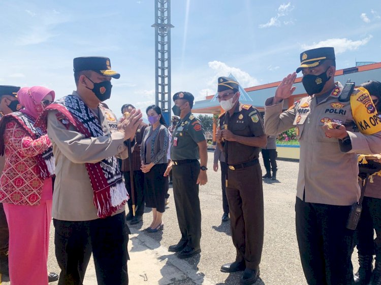 Bersama Bupati dan Dekan Fakultas Vokasi UNHAN RI, Kapolres Belu Sambut Kedatangan Kapolda NTT dan Rombongan