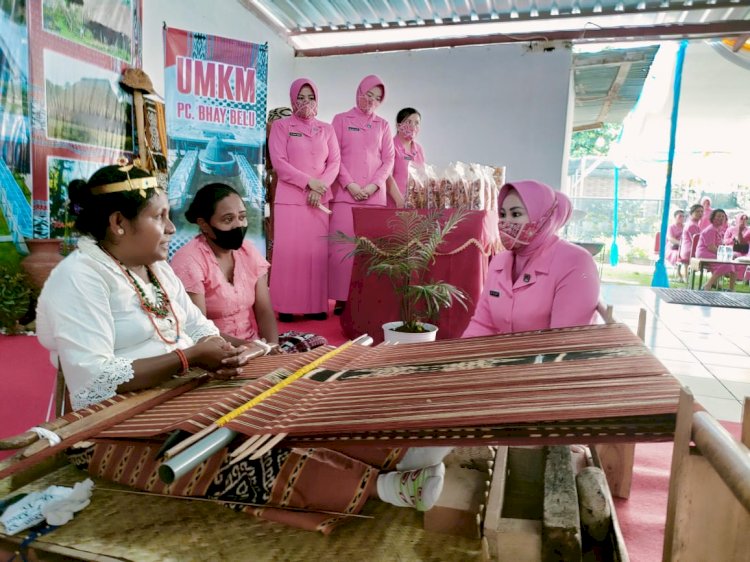 Kunjungan ke Pengurus Cabang Bhayangkari Belu, Ketua Bhayangkari Daerah NTT Harap Bhayangkari Tangguh Menghadapi Pandemi Covid-19