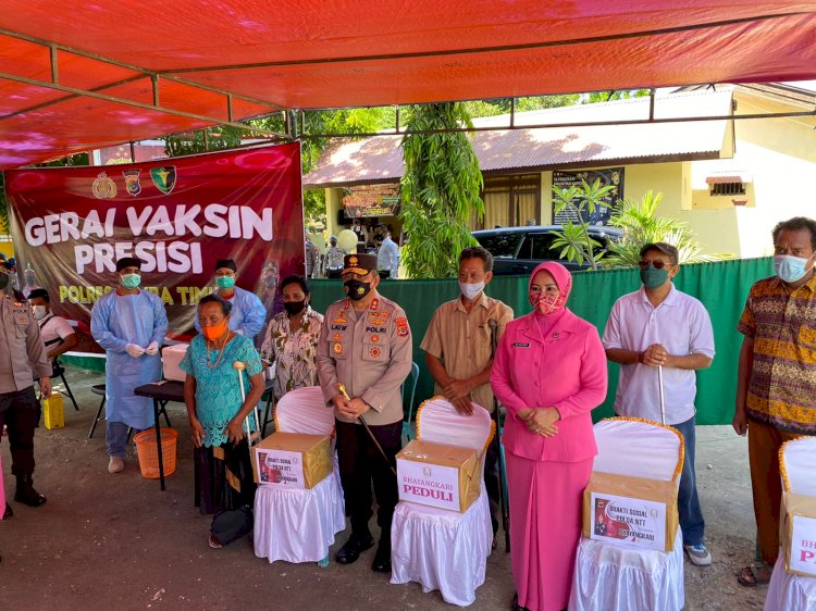 Dapat Pelayanan Vaksin dan Tali Asih, Penyandang Disabilitas Di Sumba Timur Merasa Bersyukur dan Sampaikan Terima Kasih Kepada Kapolda NTT