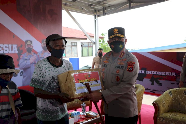 Gerai Pelayanan Vaksinasi Serentak di Mapolres TTS, Kapolda NTT Berikan Ribuan Bansos