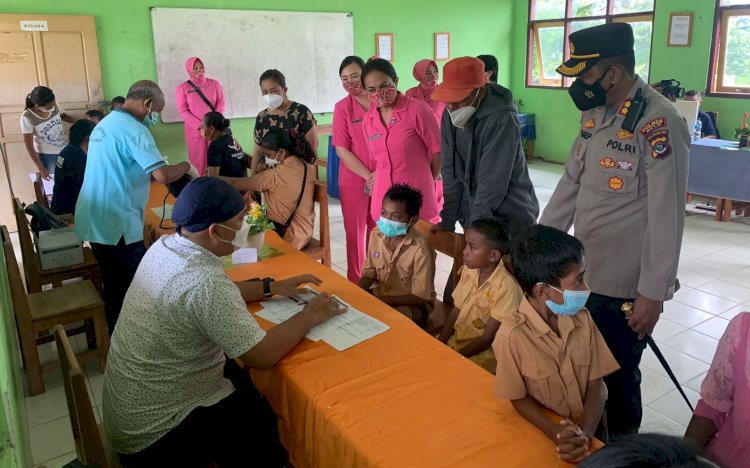 Akselerasi Vaksinasi Merdeka Anak, Polres Belu Kolaborasi dengan Bhayangkari Gelar Vaksinasi di SDN Maktitis