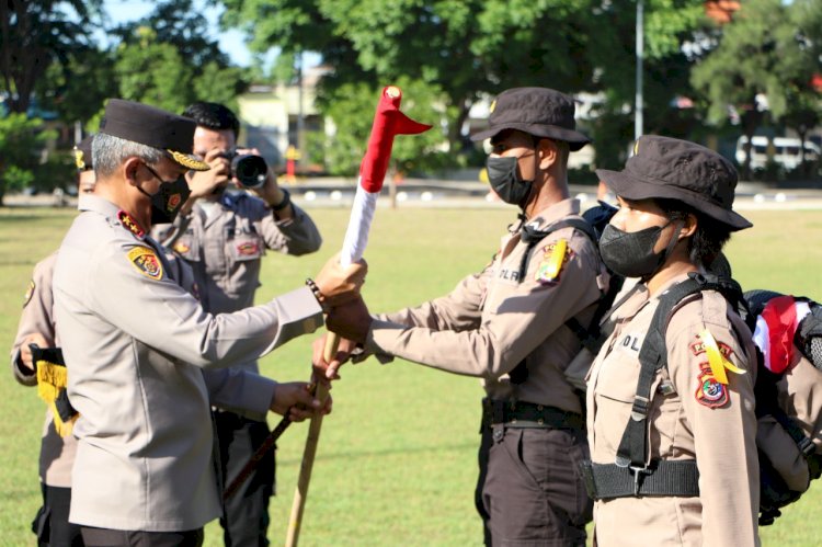 198 Bintara Remaja Ditsamapta Polda NTT Jalani Tradisi Pembaretan, Kapolda NTT : Kegiatan ini Dalam Rangka Memupuk Jiwa Korsa dan Tingkatkan Motivasi Diri