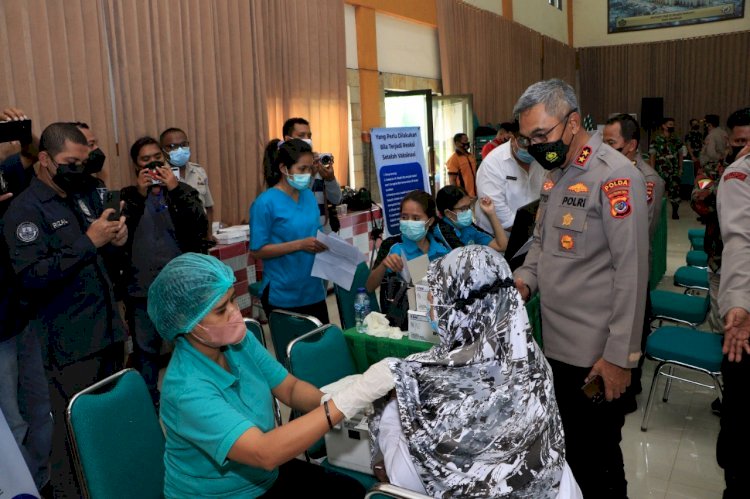 Tinjau Vaksinasi Serentak, Kapolda NTT Berharap Semua Masyarakat Dapat Divaksin Baik Tahap 1,2 dan 3