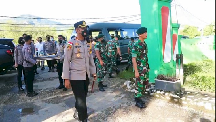 Kompak, Kapolres Belu bersama Danyonif RK 744/SYB datangi Markas Satgas Pamtas Beri Kejutan di HUT ke 57 Yonif 743/PSY